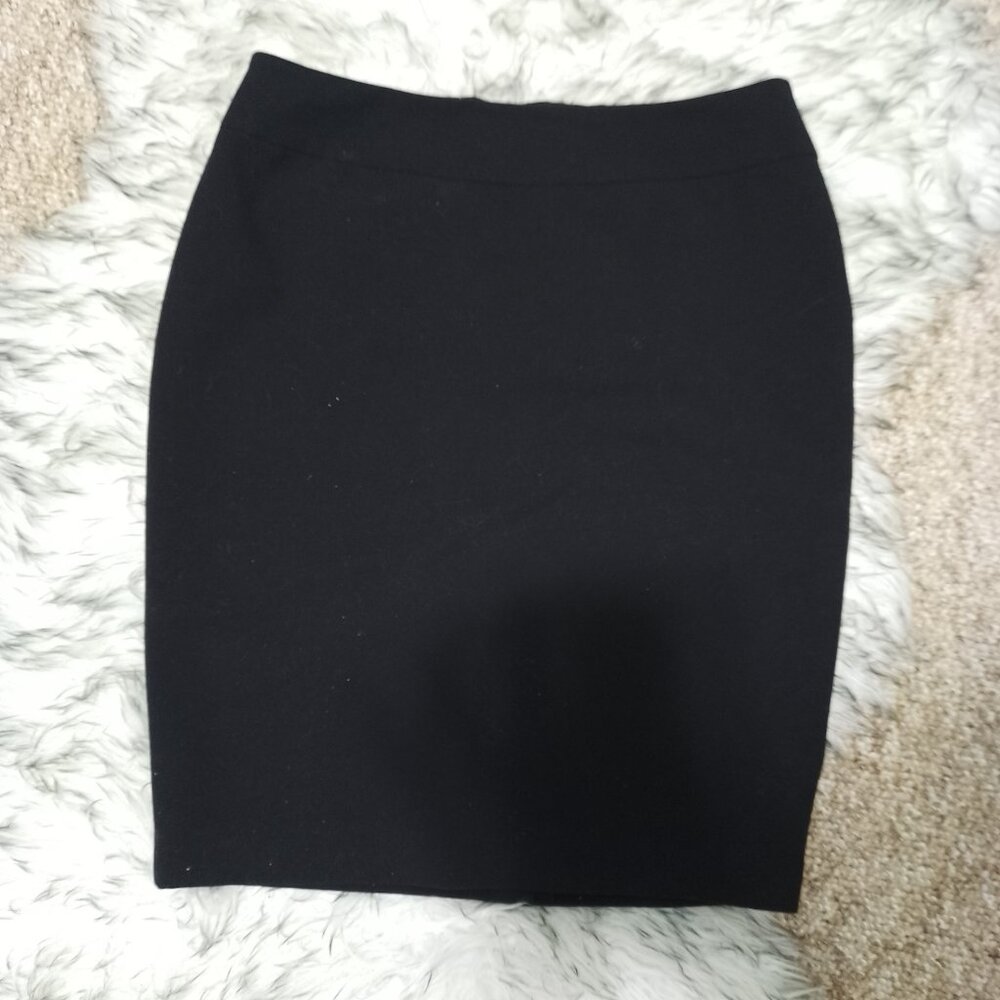 Suzy Shier Black mid length Skirt Back Pocket Detail